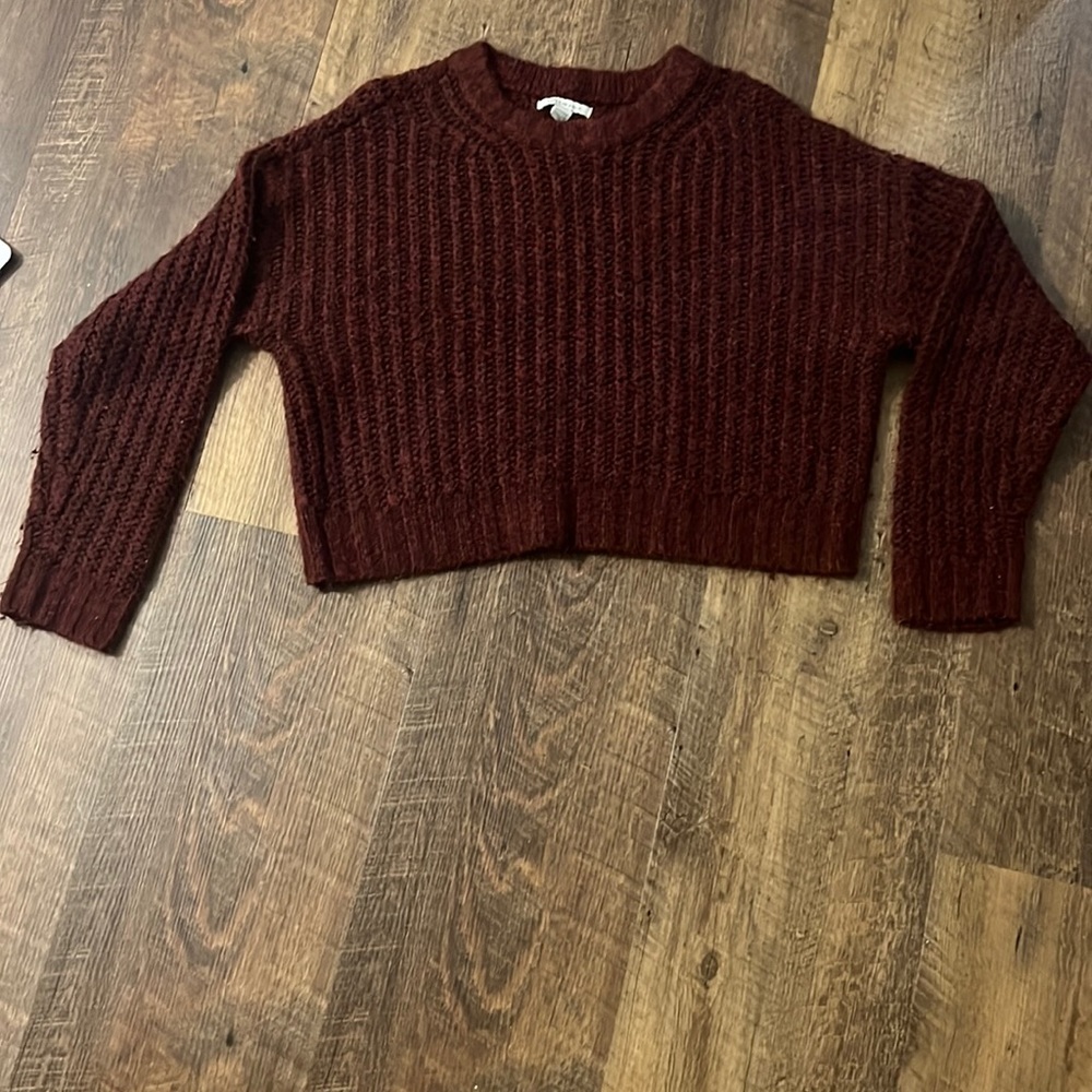 maroon sweater